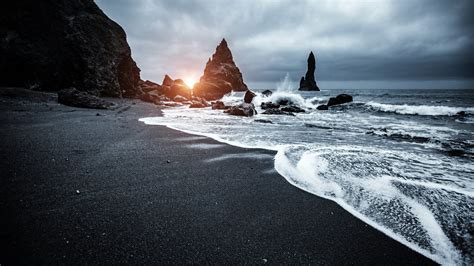 black sand beach iceland dangerous.